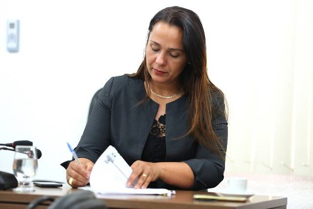 Deputada Rosangela Donadon cobra de município, agilidade e transparência na aquisição de tomógrafo