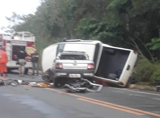 Homens que morreram após choque entre picapes na BR 364, em Vilhena, eram cunhados e moravam em Chupinguaia