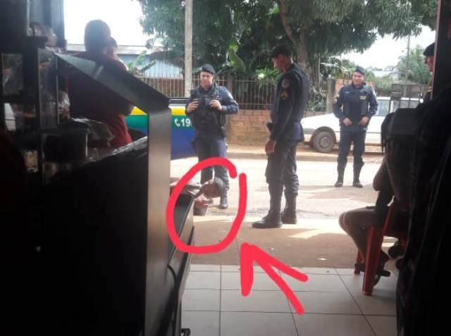Completamente bêbado, homem de 42 anos é preso se masturbando diante de mulheres e crianças em Vilhena
