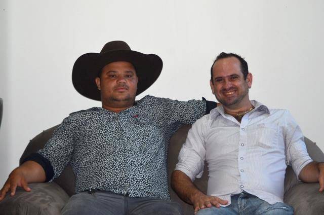 Locutor Jeferson Costa é uma das atrações do Rodeio Oba Oba de Montaria em Touros que acontece em Vilhena
