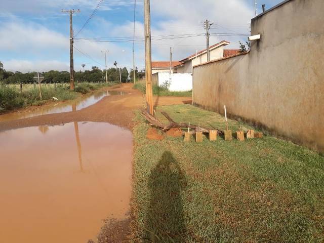 Após mostrar bairro onde mora tomado por lama, advogado anuncia Ação Popular contra aumento de IPTU em Vilhena