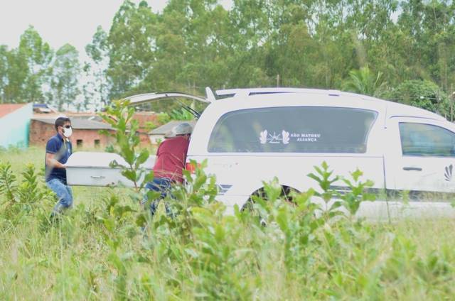 Familiares reconhecem corpo de mulher estrangulada em Vilhena; suspeita é que traficante tenha matado por dívida