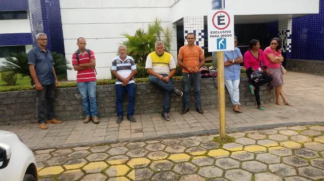 Manifestantes vão ao MP, registram queixa na polícia e ameaçam paralisar transporte escolar em Vilhena