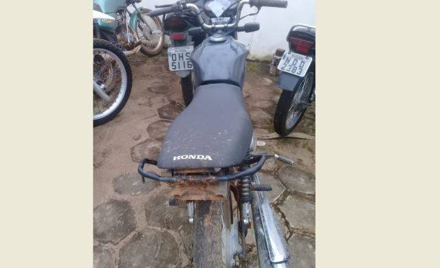 Vilhena: moto furtada enquanto dono trabalhava é recuperada pela PM, mas ele agora não consegue reavê-la