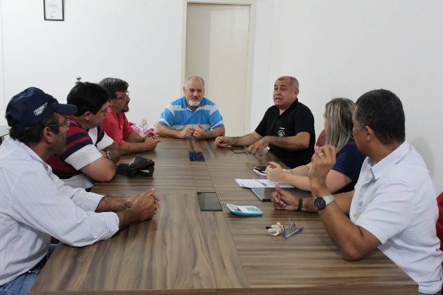Secretária-adjunta de Educação flagra ônibus escolar em situação irregular e empresa é notificada em Vilhena