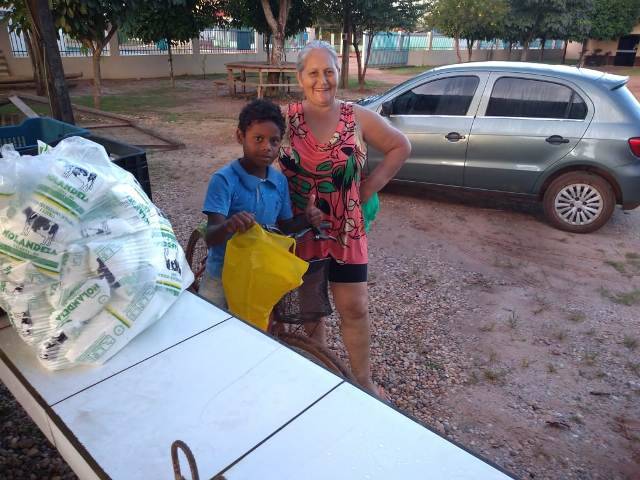 Através de ONGs e igrejas, mais 400 litros de leite são distribuídos semanalmente para crianças em Vilhena