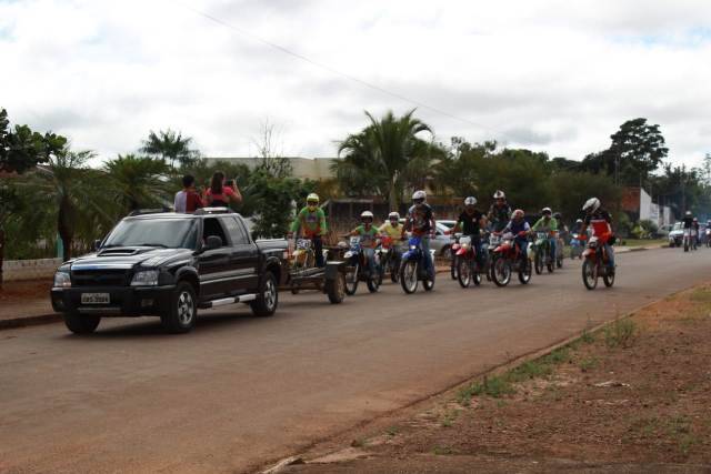 Em despedida, motoqueiros prestam homenagem a desportista vilhenense que morreu fazendo “trilhão” em Porto Velho