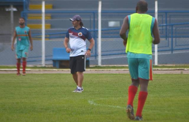Pressionado pelo risco de rebaixamento, Barcelona pega o Vilhenense no domingo