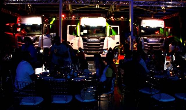 Vilhena: concessionária Scania oferece jantar para convidados e apresenta novidades para transporte sustentável