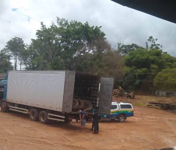 VÍDEO: presos homens que atacaram caminhoneiros para roubar pneus em trecho da BR 364 próximo a Vilhena