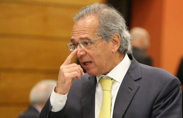 Deputado de Rondônia faz referência velada a caso Queiroz e constrange ministro da Economia, Paulo Guedes