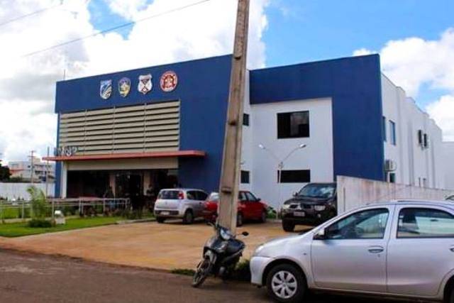 Homem que usava casa popular invadida para guardar objetos furtados pelo filho adolescente é preso em Vilhena