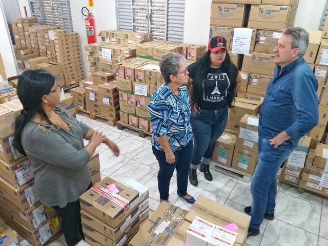 Vice-prefeita e secretário de Saúde acompanham entrega de carregamentos de materiais e medicamentos em Vilhena