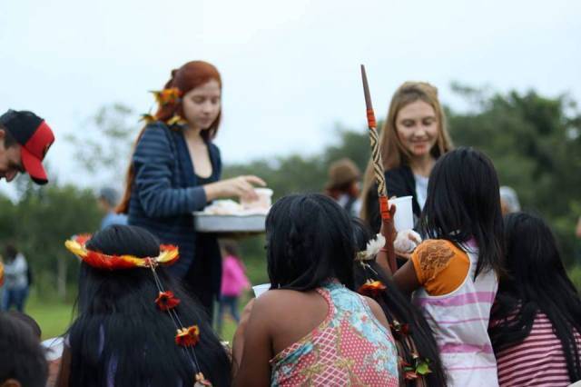 Crianças de escola vilhenense visitam aldeia indígena no Mato Grosso e participam de experiência transcultural