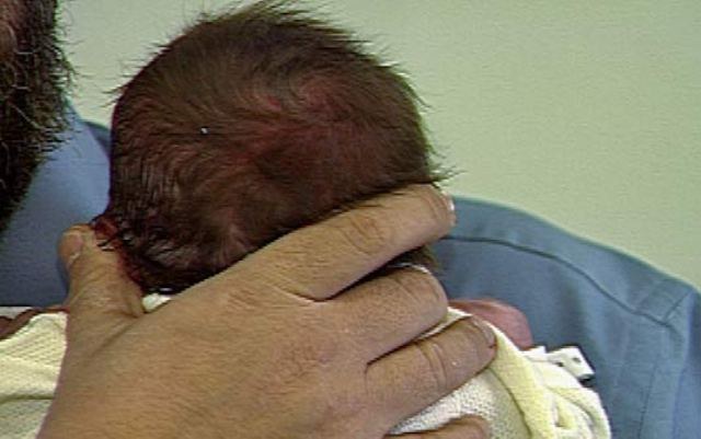 MULHER É PRESA EM BAR E BEBÊ DE SEIS MESES É DEIXADO DENTRO DE CARRINHO