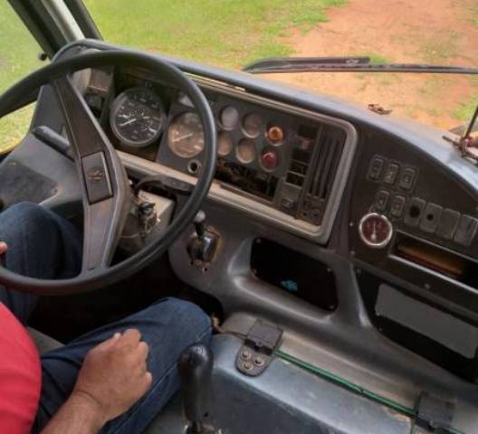 Prefeitura de Cerejeiras emite nota e rebate estudante que apontou ônibus escolar com “gambiarra”