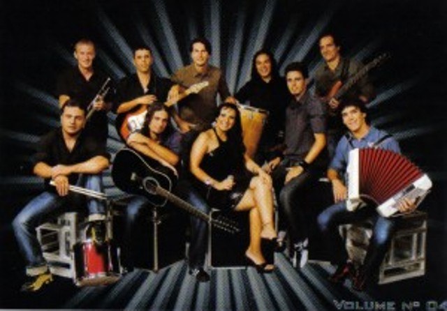 BANDA PARANAENSE ANIMA BAILE NO CLUBE DOS ESTADOS NA SEXTA-FEIRA