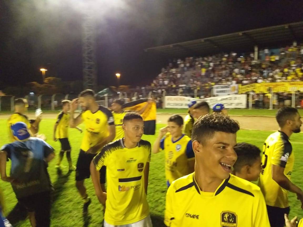 Em jogo marcado por arbitragem polêmica e expulsões, Vilhenense segura empate em casa e é campeão de 2019