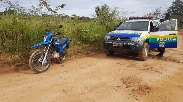 Frentista é rendido e obrigado a entregar moto, mas bloqueia veículo e ladrão foge a pé na área rural de Vilhena