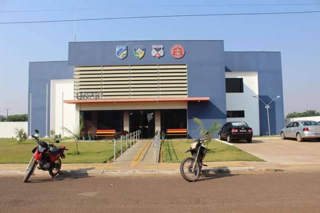 Vilhena: homem tenta matar outro a facadas ao encontrá-lo bebendo junto com a esposa; vítima reagiu a pauladas