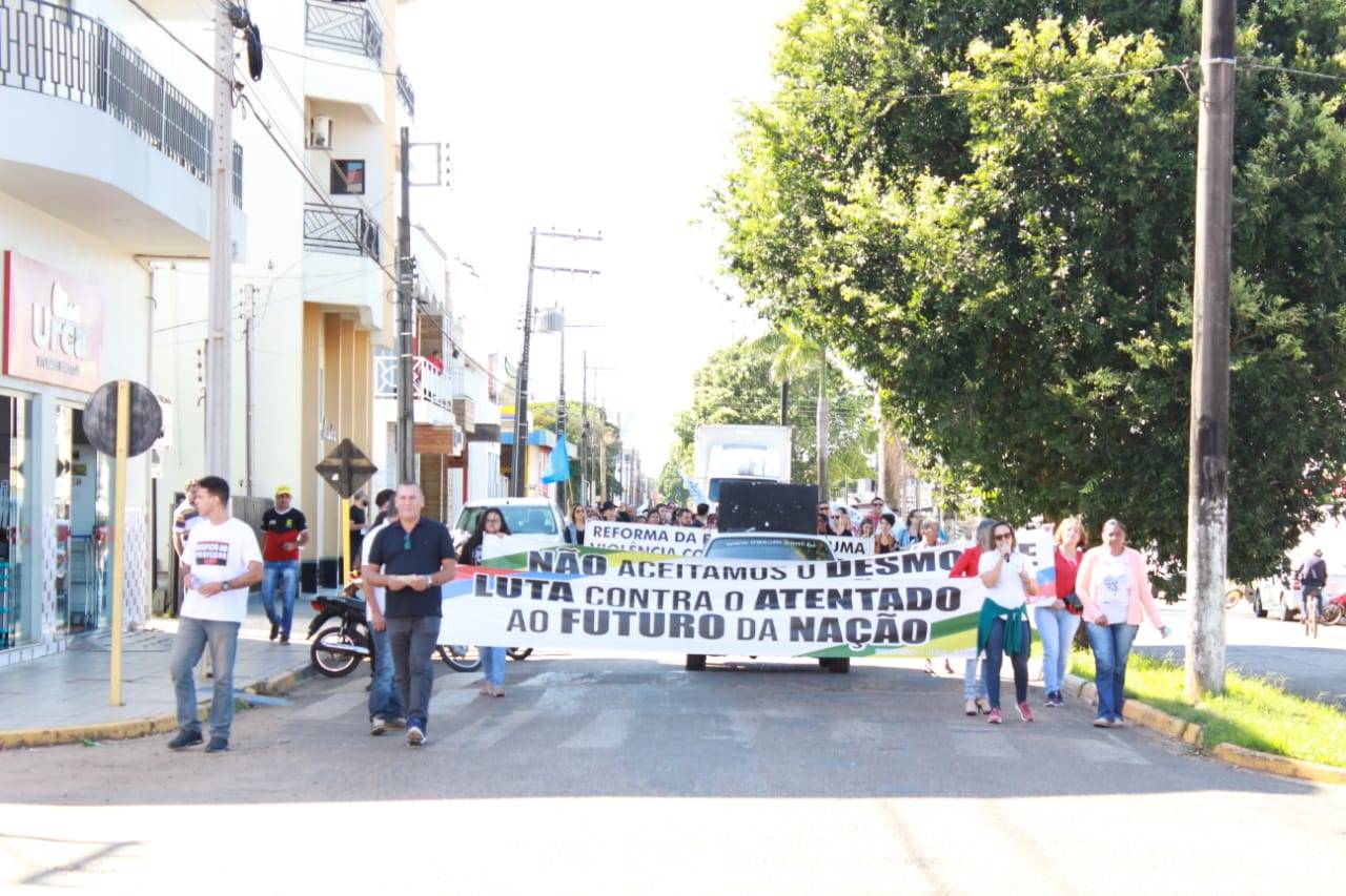 Em Vilhena, professores e estudantes se manifestam contra cortes na educação; Unir divulga nota e prepara protesto
