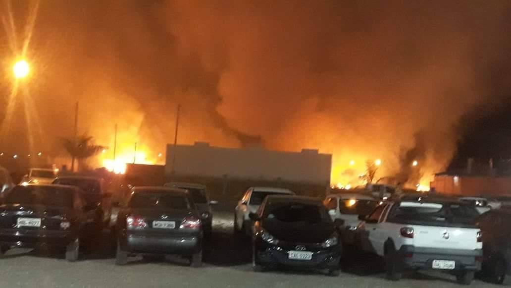 VÍDEO: incêndio próximo a faculdade mobilizou Corpo de Bombeiros, mas não deixou feridos em Vilhena