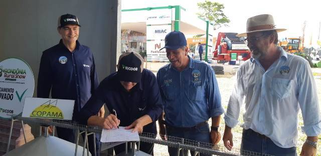 Em cerimônia na Rondônia Rural Show, Cooperativa anuncia construção de secador de R$ 12 milhões em Cerejeiras