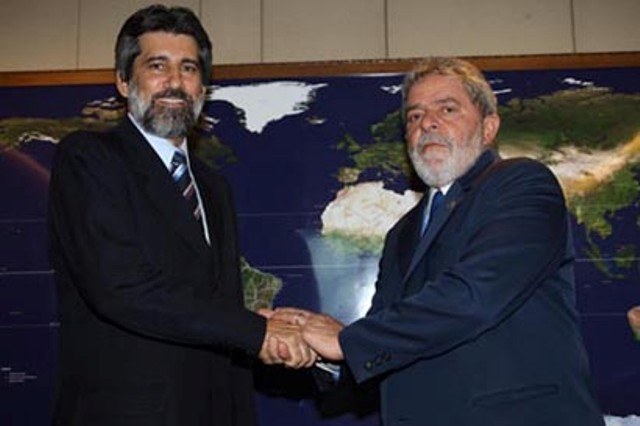 PT PEDE E JUSTIÇA PROÍBE RAUPP DE USAR IMAGEM DO PRESIDENTE LULA NA TV