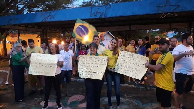 VÍDEO: com manifestação esvaziada por chuva, apoiadores prometem novo ato a favor de Bolsonaro em Vilhena