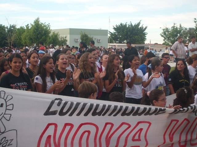 MILHARES DE EVANGÉLICOS VÃO ÀS RUAS