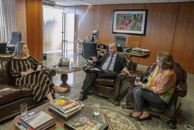 Deputada Jaqueline Cassol garante médicos peritos para atender no INSS de Vilhena; confira as datas
