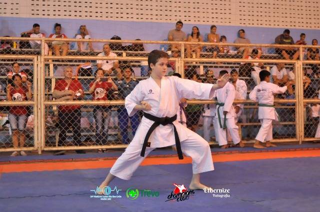 Atleta vilhenense de 12 anos conquista Ouro na 1ª fase Estadual de Karatê