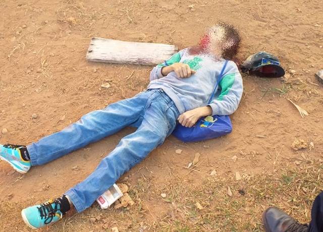 Homem que teria problemas mentais, ainda não identificado, é espancado em Vilhena e fica em estado grave