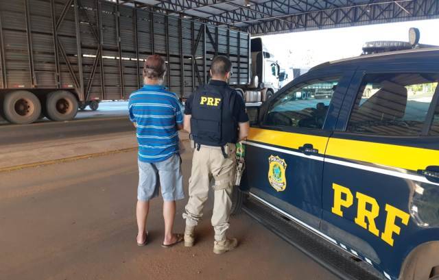 Em Vilhena, agentes da PRF flagram caminhoneiro usando cocaína e folhas de coca para dirigir sem dormir