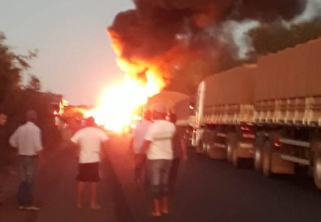 Identificado motorista carbonizado na BR 364; caminhoneiro que provocou tragédia sobreviveu e foi preso em flagrante
