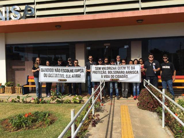 Com faixas e doações de sangue, agentes da Polícia Civil no Cone Sul protestam contra Reforma da Previdência