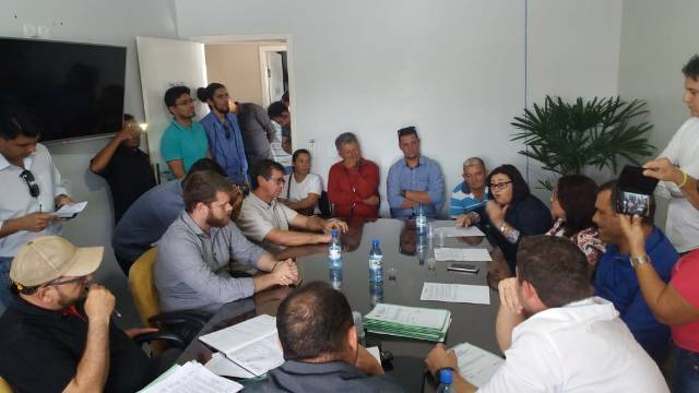 Em Vilhena, após ser alvo do protesto de produtores de leite, vereador chama prefeito de “incompetente”