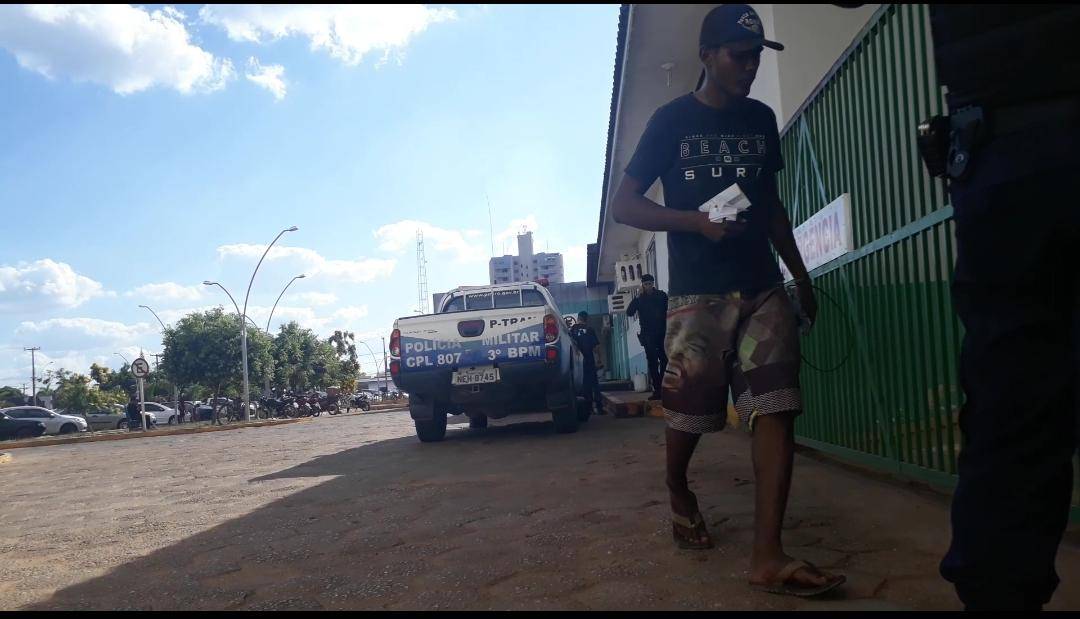 Atingido por dois tiros em Vilhena, rapaz de 21 anos reconhece criminosos, mas não dá nomes à polícia
