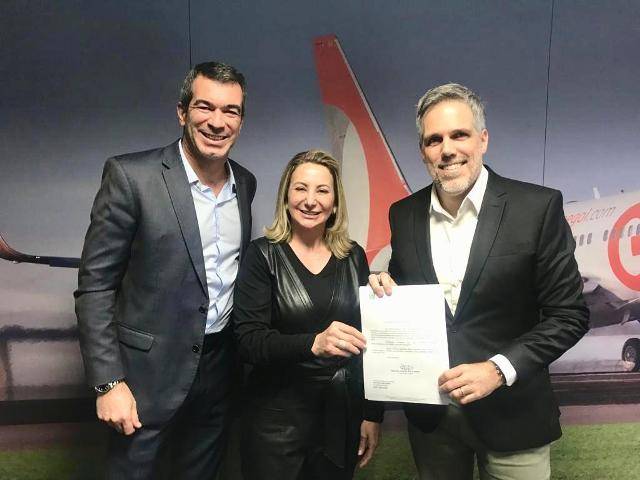 Na sede da Gol, Jaqueline Cassol propõe vôos da companhia para Vilhena e outras duas cidades do interior de Rondônia