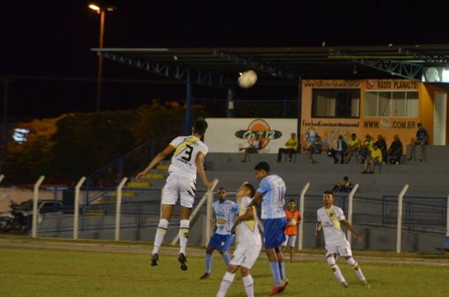 Em partida com duas expulsões, Vilhenense supera o Ji-Paraná e assume a liderança do Grupo B do Estadual Sub-20