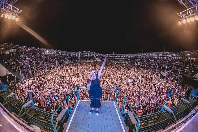 Show com “Rainha da Sofrência” rende recorde de público em abertura de feira agropecuária em Vilhena
