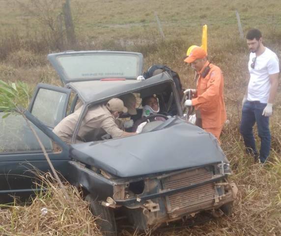 Menino de 10 anos fica em estado grave, após choque frontal entre carros na rodovia que liga Vilhena a Colorado
