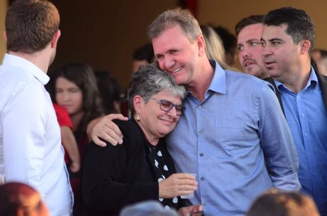 Goebel participa de inauguração do Centro de Especialidades em Vilhena e entrega unidade móvel para castração de animais
