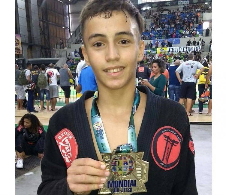 Com 13 anos, coloradense Tarcísio Felipetto é campeão mundial de Jiu-Jitsu no Rio de Janeiro