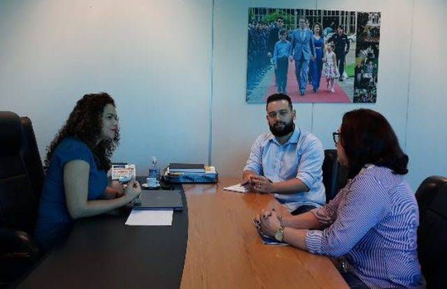 Primeira-dama anuncia proposta de ampliação da coleta seletiva em Rondônia ao receber pedido de apoio para Cerejeiras