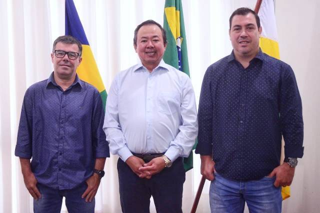 Em Vilhena, prefeito anuncia mudanças no comando de duas secretarias e “promove” adjunto na Semtran