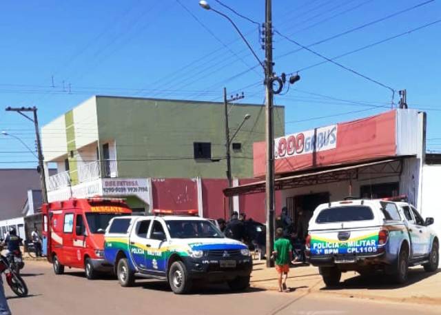 Rapaz sai em defesa da tia ameaçada pelo ex-companheiro e atinge homem a golpes de facão em Vilhena