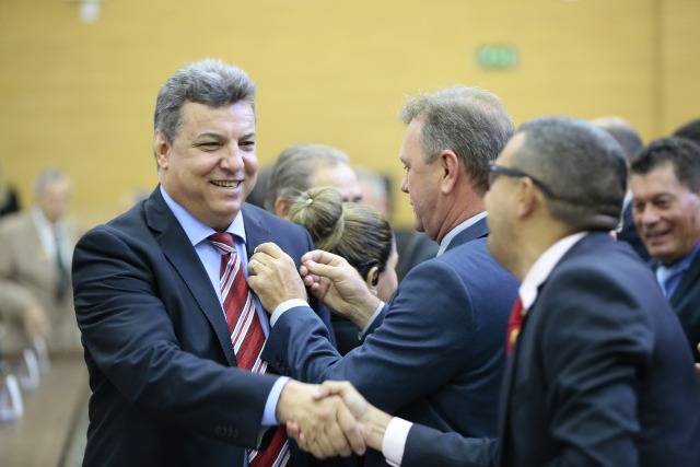 Em sessão solene para comemorar 36 anos da Constituição de RO, ex-deputado vilhenense é homenageado na ALE
