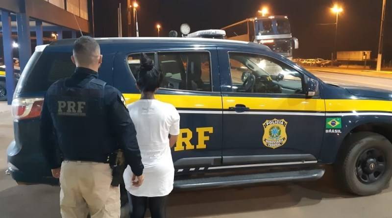 Mulher confessa fazer parte de organização criminosa no Acre e é presa pela PRF com bebê no colo em Vilhena
