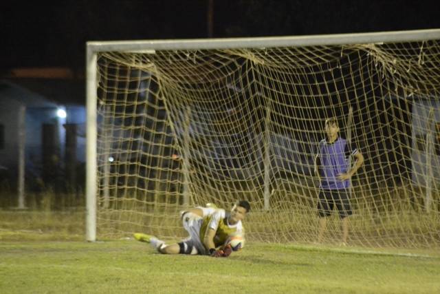 Carlos defende pênalti e leva o Vilhenense à final do Campeonato Rondoniense Sub-20